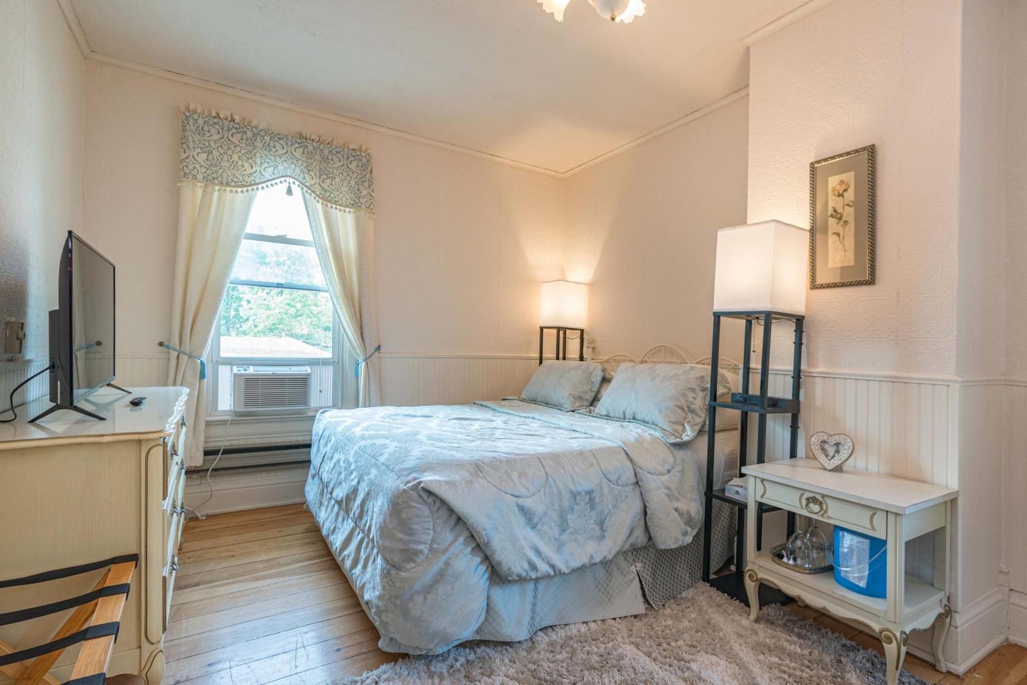 White Rose Inns & Motel ウィスコンシン デルズ 部屋 写真